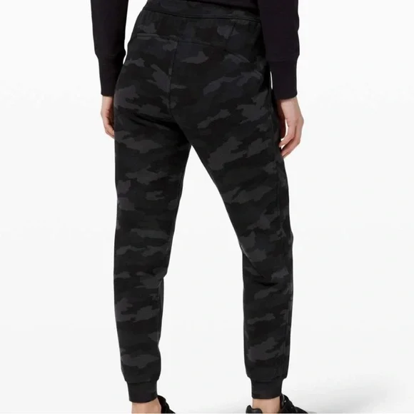 Lululemon Scuba Jogger Black Camo Size 16 - Picture 3 of 4